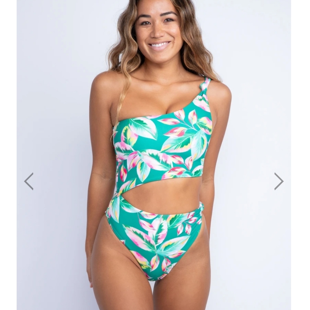 Skatie nicole swim suit tortuga